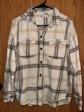 Hollister Plaid Button-Up Shirt Jacket in Cream & Gray